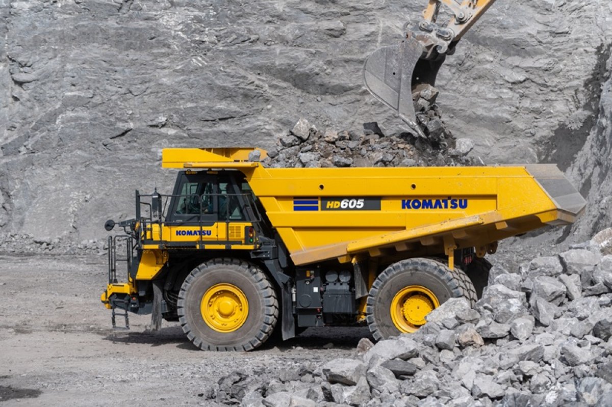 Tombereau rigide Komatsu HD605-10