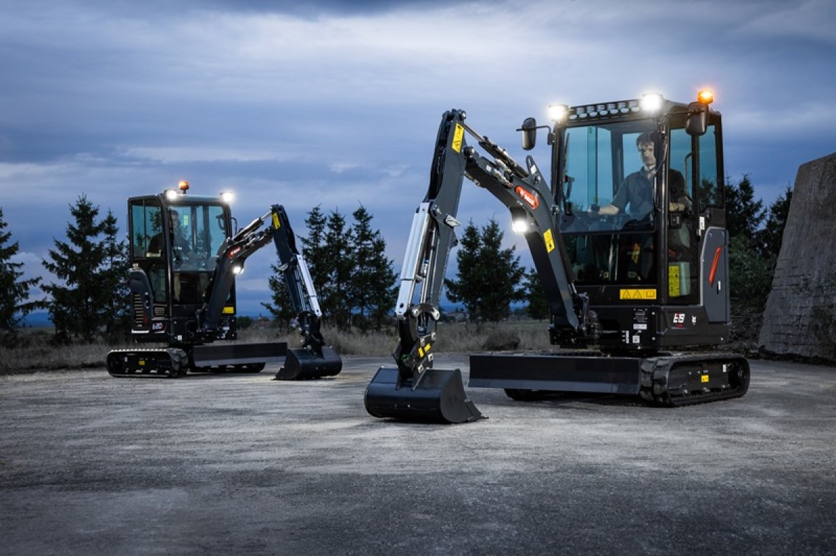 Mini-pelle Bobcat série R2 en édition limitée Premiere Launch Edition