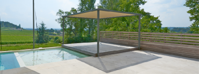 Structure avec toile de couverture micro perforée OMBRA'LIT